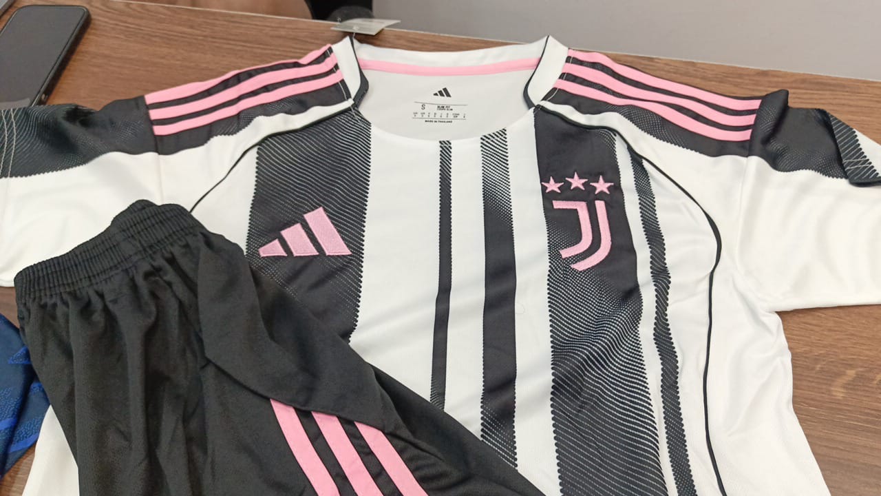 Juventus Home Football Jersey 25/26 Set